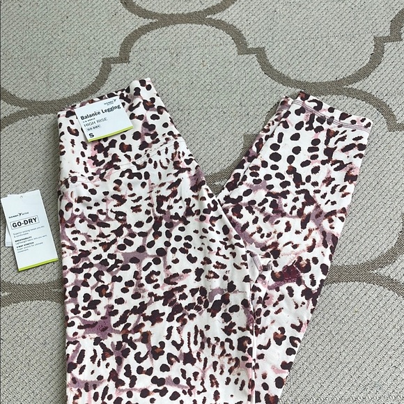 Old Navy balance high rise Pink cheetah 7/8 ankle go-dry Leggings size small - Picture 2 of 14